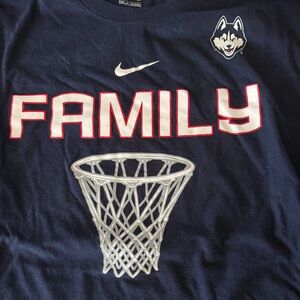 Nike UConn Huskies “Family” Long Sleeve Shirt – Men’s 2XL